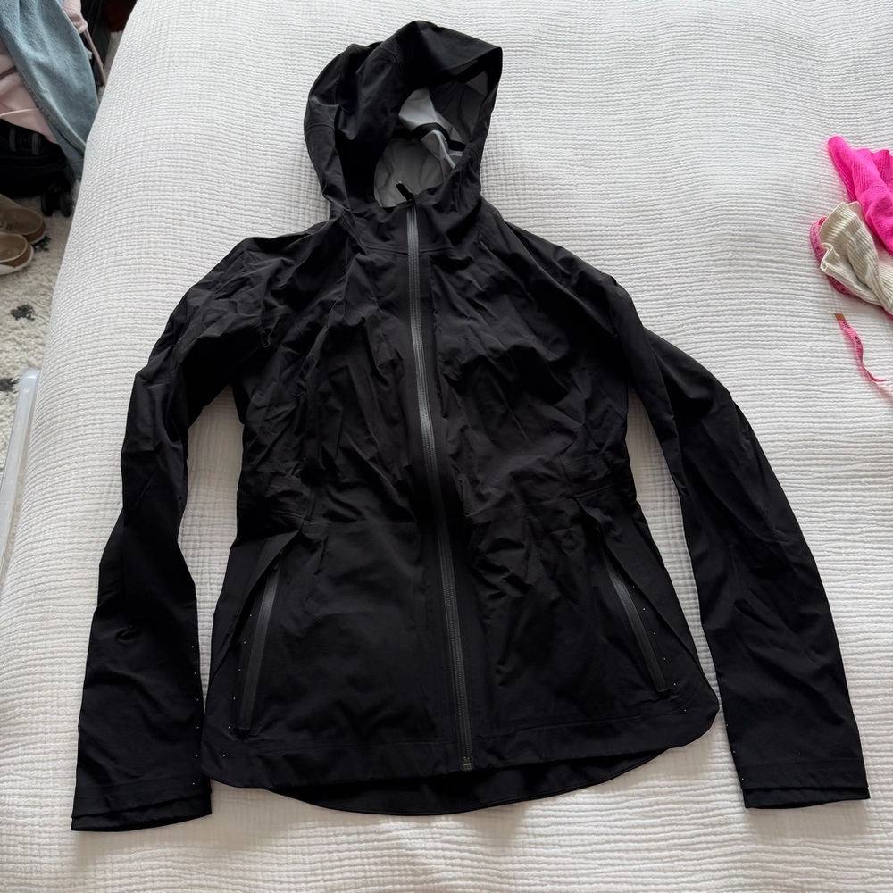 Lululemon Black Hooded Women's rain Jacket size 6